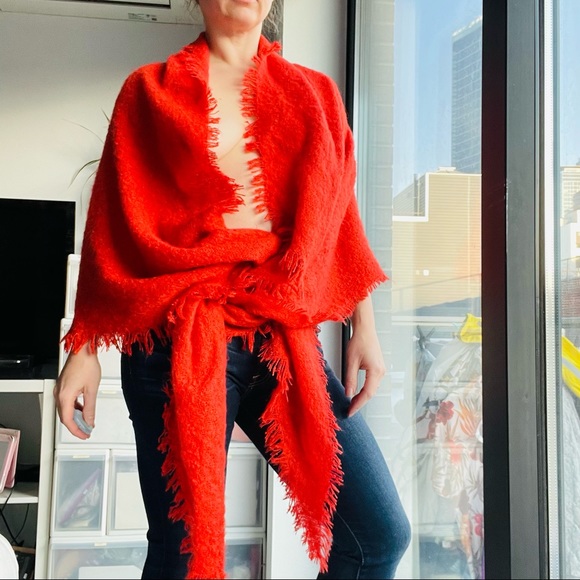 Anthropologie Fringed Long Soft Triangle Blanket Scarf - Picture 13 of 15